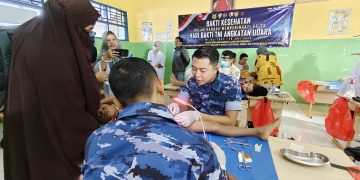 TNI AU Berperan di Darat, Lanud Hasanuddin Bantu Warga dengan Sunatan Massal